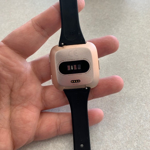 Fitbit Versa - Picture 3 of 4